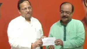Former Kolkata mayor Sovan Chatterjee joining the Bharatiya Janata Party on Wednesday.(ANI PHOTO.) Former Kolkata mayor Sovan Chatterjee joining the Bharatiya Janata Party on Wednesday.(ANI PHOTO.)