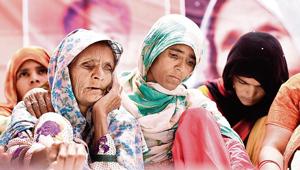 Anguri Begum (left), mother of Pehlu Khan, sitting on a dharna demanding justice in the case, in New Delhi on April 19, 2017.(Sonu Mehta/ HT archives) Anguri Begum (left), mother of Pehlu Khan, sitting on a dharna demanding justice in the case, in New Delhi on April 19, 2017.(Sonu Mehta/ HT archives)