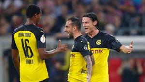 Merkur Spielarena, Uerdingen, Germany - August 9, 2019 Borussia Dortmund's Paco Alcacer celebrates scoring their second goal with Manuel Akanji and Nico Schulz REUTERS/Wolfgang Rattay(REUTERS) Merkur Spielarena, Uerdingen, Germany - August 9, 2019 Borussia Dortmund's Paco Alcacer celebrates scoring their second goal with Manuel Akanji and Nico Schulz REUTERS/Wolfgang Rattay(REUTERS)
