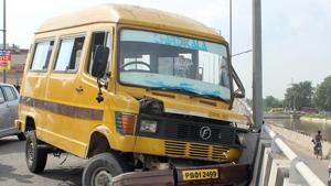 Around 15 students of BCM Arya Model Senior Secondary School, Shastri Nagar, had a narrow escape after a tyre of the school bus burst here on Wednesday.(HT Photo) Around 15 students of BCM Arya Model Senior Secondary School, Shastri Nagar, had a narrow escape after a tyre of the school bus burst here on Wednesday.(HT Photo)