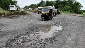 Several roads in the twin cities of Mumbai and Navi Mumbai have developed potholes since monsoon started.(HT Photo) Several roads in the twin cities of Mumbai and Navi Mumbai have developed potholes since monsoon started.(HT Photo)