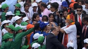 Prime Minister Narendra Modi greeting school children after addressing the nation from the Red Fort on the 73rd Independence Day on Thursday.(MOHD ZAKIR/HT PHOTO.) Prime Minister Narendra Modi greeting school children after addressing the nation from the Red Fort on the 73rd Independence Day on Thursday.(MOHD ZAKIR/HT PHOTO.)