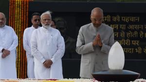 Prime Minister Narendra Modi and President Ram Nath Kovind pay floral tributes on the samadhi of former prime minister Atal Bihari Vajpayee on his death anniversary in new Delhi on Friday.(Arvind Yadav /HT Photo) Prime Minister Narendra Modi and President Ram Nath Kovind pay floral tributes on the samadhi of former prime minister Atal Bihari Vajpayee on his death anniversary in new Delhi on Friday.(Arvind Yadav /HT Photo)