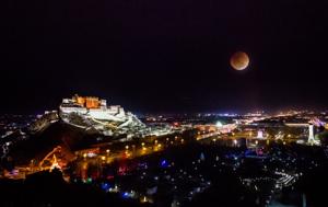 Blood moon over Lhasa.(Getty Images) Blood moon over Lhasa.(Getty Images)