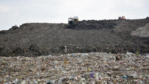 Indonesia recently returned 7 shipping containers of illegally imported waste to France & Hong Kong. (Representational image) Indonesia recently returned 7 shipping containers of illegally imported waste to France & Hong Kong. (Representational image)