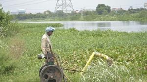 Thousands of farmers, including Mohar Singh (above) are forced to depend upon the polluted Hindon to irrigate their fields.(Sakib Ali / HT Photo) Thousands of farmers, including Mohar Singh (above) are forced to depend upon the polluted Hindon to irrigate their fields.(Sakib Ali / HT Photo)