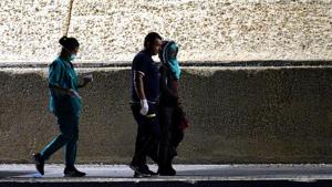 Mexican authorities say federal police found 65 severely dehydrated and hungry migrants from Bangladesh and Sri Lanka wandering on a highway in the Gulf coast state of Veracruz. (Representative Image)(REUTERS) Mexican authorities say federal police found 65 severely dehydrated and hungry migrants from Bangladesh and Sri Lanka wandering on a highway in the Gulf coast state of Veracruz. (Representative Image)(REUTERS)