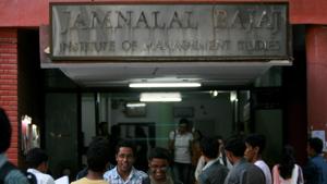 Supreme Court on Wednesday directed the state to maintain the “status quo” regarding the autonomy of Jamnalal Bajaj Institute of Management Studies (JBIMS).(Hindustan Times Photo) Supreme Court on Wednesday directed the state to maintain the “status quo” regarding the autonomy of Jamnalal Bajaj Institute of Management Studies (JBIMS).(Hindustan Times Photo)