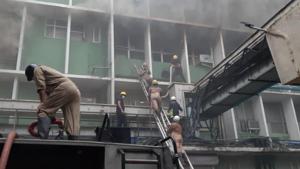 The fire reportedly broke out near the emergency ward of the hospital and patients and staff from one building have been evacuated.(HT PHOTO.) The fire reportedly broke out near the emergency ward of the hospital and patients and staff from one building have been evacuated.(HT PHOTO.)