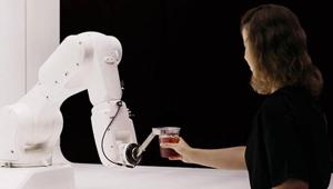 The $110,000 robot bartender mixing great cocktails.(@makrshakr/Instagram) The $110,000 robot bartender mixing great cocktails.(@makrshakr/Instagram)