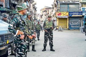 Security personnel stand guard in Srinagar on Friday.(Photo: PTI) Security personnel stand guard in Srinagar on Friday.(Photo: PTI)