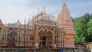 The illegal Balayogi Shree Sadanand Maharaj Ashram situated inside Tungareshwar Wildlife Sanctuary.(HT image) The illegal Balayogi Shree Sadanand Maharaj Ashram situated inside Tungareshwar Wildlife Sanctuary.(HT image)