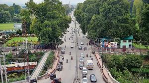 Restrictions on movement were eased in some areas of Srinagar, Kashmir, on Saturday.(PTI Photo) Restrictions on movement were eased in some areas of Srinagar, Kashmir, on Saturday.(PTI Photo)