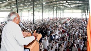 Former Haryana Chief Minister Bhupinder Singh Hooda addressing the Worker’s Meeting at the new Anaj Mandi in Rohtak on Sunday. August 04, 2019.(Photo by Manoj Dhaka/HindustanTimes) Former Haryana Chief Minister Bhupinder Singh Hooda addressing the Worker’s Meeting at the new Anaj Mandi in Rohtak on Sunday. August 04, 2019.(Photo by Manoj Dhaka/HindustanTimes)