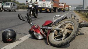 The victim fell from the two-wheeler and was run over by a tanker on the Mumbra bypass.(HT file photo(Representational image)) The victim fell from the two-wheeler and was run over by a tanker on the Mumbra bypass.(HT file photo(Representational image))