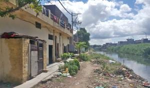 Residents who live on the banks of the Buddha Nullah have to bear the brunt as every year, the nullah tends to overflow.(Gurminder Singh) Residents who live on the banks of the Buddha Nullah have to bear the brunt as every year, the nullah tends to overflow.(Gurminder Singh)