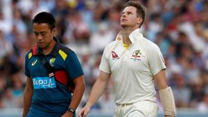 Australia's Steve Smith (R) walks off of the pitch after being hit in the head by a ball off England's Jofra Archer.(AFP) Australia's Steve Smith (R) walks off of the pitch after being hit in the head by a ball off England's Jofra Archer.(AFP)