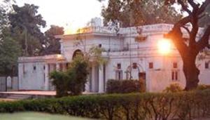 More than 200 former MPs have still not vacated their official bungalows in Lutyens’ Delhi, over two months after the dissolution of the 16th Lok Sabha(HT File Photo (Representative Image)) More than 200 former MPs have still not vacated their official bungalows in Lutyens’ Delhi, over two months after the dissolution of the 16th Lok Sabha(HT File Photo (Representative Image))