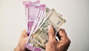 he contractor approached Talkatora police on Sunday and lodged his complaint on the basis of which police registered FIR under sections of fraud and impersonation.(HT photo) he contractor approached Talkatora police on Sunday and lodged his complaint on the basis of which police registered FIR under sections of fraud and impersonation.(HT photo)