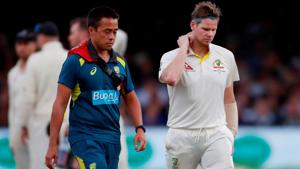 Australia's Steve Smith retires hurt after being hit on the neck with a ball bowled by England's Jofra Archer.(Action Images via Reuters) Australia's Steve Smith retires hurt after being hit on the neck with a ball bowled by England's Jofra Archer.(Action Images via Reuters)