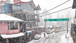 Snow-covered road seen after fresh snowfall in Shimla district of Himachal Pradesh in March 14, 2019. Hundreds of tourists were left stranded near a lake in Lahaul and Spiti district.(Representative Image/HT File Photo) Snow-covered road seen after fresh snowfall in Shimla district of Himachal Pradesh in March 14, 2019. Hundreds of tourists were left stranded near a lake in Lahaul and Spiti district.(Representative Image/HT File Photo)