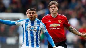 Huddersfield Town's Karlan Ahearne-Grant (L) fights for the ball with Manchester United's Victor Lindelof (R).(Action Images via Reuters)