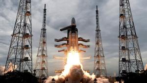 This July 22, 2019 photo shows GSLV MkIII carrying Chandrayaan-2 at Satish Dhawan Space Centre in Sriharikota.(AP) This July 22, 2019 photo shows GSLV MkIII carrying Chandrayaan-2 at Satish Dhawan Space Centre in Sriharikota.(AP)