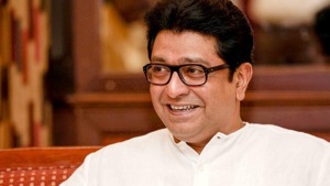 At Krishna Kunj, Thackeray’s Dadar residence, top MNS leaders, party workers and well wishers gathered and shouted slogans against the Bharatiya Janata Party (BJP) government.(HT image) At Krishna Kunj, Thackeray’s Dadar residence, top MNS leaders, party workers and well wishers gathered and shouted slogans against the Bharatiya Janata Party (BJP) government.(HT image)