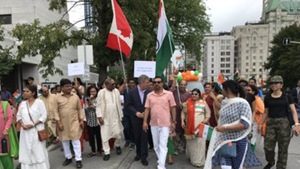 The protesters waved Pakistani flags and those of Pakistan Occupied Kashmir, as well as Khalistan pennants.(HT image) The protesters waved Pakistani flags and those of Pakistan Occupied Kashmir, as well as Khalistan pennants.(HT image)