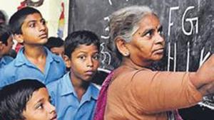 Students with teacher(HT File) Students with teacher(HT File)