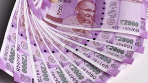 The EOW said that to get the loan, Sinha submitted bogus and forged invoices and other documents from the firm he claimed to buying the forklift from.(HT image) The EOW said that to get the loan, Sinha submitted bogus and forged invoices and other documents from the firm he claimed to buying the forklift from.(HT image)