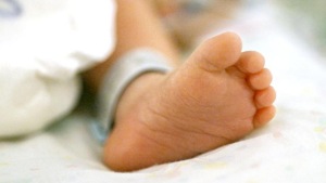 Lohia Hospital CMS Kailash said the patient had come in a private vehicle and before she could be admitted, she delivered the baby.(HT image) Lohia Hospital CMS Kailash said the patient had come in a private vehicle and before she could be admitted, she delivered the baby.(HT image)