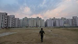 A view of the market inside Delhi Development Authority (DDA) Flats at Narela in New Delhi. The land-owning agency aims to digitise over 2,000 layout plans available with it.(Amal KS/HT PHOTO) A view of the market inside Delhi Development Authority (DDA) Flats at Narela in New Delhi. The land-owning agency aims to digitise over 2,000 layout plans available with it.(Amal KS/HT PHOTO)