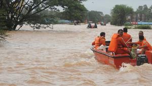 Kolhapur faced floods in 2005 and against that backdrop the irrigation department appointed a private agency to fix a new flood line(Anil Velhal/ Hindustan Times) Kolhapur faced floods in 2005 and against that backdrop the irrigation department appointed a private agency to fix a new flood line(Anil Velhal/ Hindustan Times)