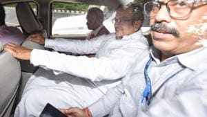 Former finance minister P Chidambaram flanked by CBI officials, on the way to the CBI court(HT Photo)