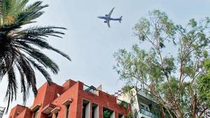 In Vasant Vihar, planes descend so close that you can identify the airline’s logo.(HT Photo) In Vasant Vihar, planes descend so close that you can identify the airline’s logo.(HT Photo)