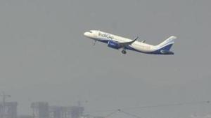 During January to July 2019 period, IndiGo carried 56.93 lakh passengers, with a 47.8% market share, while SpiceJet flew 18.48 lakh passengers, with a 15.5% market share.(Pratham Gokhale/HT Photo) During January to July 2019 period, IndiGo carried 56.93 lakh passengers, with a 47.8% market share, while SpiceJet flew 18.48 lakh passengers, with a 15.5% market share.(Pratham Gokhale/HT Photo)