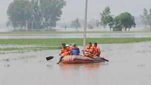 NDRF personnel carry drinking water for villagers affected by severe floods, at Jamaliwala Village, in Firozpur, Punjab, on Wednesday, August 21, 2019.(Pardeep Pandit / HT Photo) NDRF personnel carry drinking water for villagers affected by severe floods, at Jamaliwala Village, in Firozpur, Punjab, on Wednesday, August 21, 2019.(Pardeep Pandit / HT Photo)