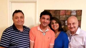 (L-R) Rishi Kapoor, Vikas Khanna, Neetu Kapoor and Anupam Kher (L-R) Rishi Kapoor, Vikas Khanna, Neetu Kapoor and Anupam Kher
