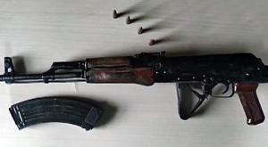 AK-47 rifle recovered from the residence of Independent MLA from Mokama, Anant Kumar Singh, in a raid by Police in Bihar on Friday.(ANI photo) AK-47 rifle recovered from the residence of Independent MLA from Mokama, Anant Kumar Singh, in a raid by Police in Bihar on Friday.(ANI photo)