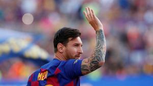 Barcelona's Lionel Messi waves to fans(REUTERS) Barcelona's Lionel Messi waves to fans(REUTERS)