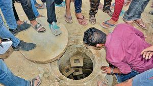 Uttar Pradesh (UP) water utility Jal Nigam on Friday also suspended work on the new sewer line. The UP government had earlier blacklisted the firm contracted for the project.(HT FILE)