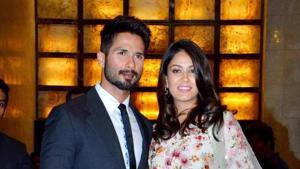 Shahid Kapoor and Mira Rajput pose for the shutterbugs. Shahid Kapoor and Mira Rajput pose for the shutterbugs.
