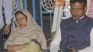 Mamata Banerjee sitting on dharna with Mayor Firhad Hakim.(HT file photo) Mamata Banerjee sitting on dharna with Mayor Firhad Hakim.(HT file photo)