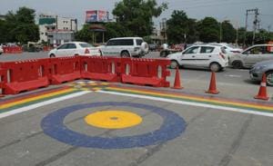 Jersey barriers were used at Bakhtawar Chowk to extend the median length. This, however, led to heavy congestion.(HT FILE) Jersey barriers were used at Bakhtawar Chowk to extend the median length. This, however, led to heavy congestion.(HT FILE)