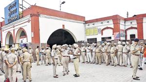 35-40% of junior personnel believe mob justice is natural in cases like cow slaughter. 20% don’t see anything wrong in killing ‘dangerous criminals’ and prefer it to legal trials(Gurpreet Singh/Hindustan Times) 35-40% of junior personnel believe mob justice is natural in cases like cow slaughter. 20% don’t see anything wrong in killing ‘dangerous criminals’ and prefer it to legal trials(Gurpreet Singh/Hindustan Times)