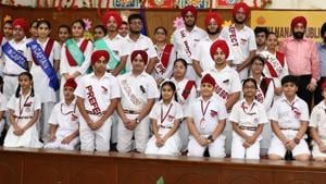 The students were administered oaths of responsibility, pinned badges and adorned with sashes(HT) The students were administered oaths of responsibility, pinned badges and adorned with sashes(HT)