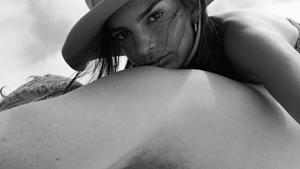 Emily Ratajkowski posted photos of her beach visit with husband Sebastian Bear-McClard.(Instagram/Emily Ratajkowski) Emily Ratajkowski posted photos of her beach visit with husband Sebastian Bear-McClard.(Instagram/Emily Ratajkowski)