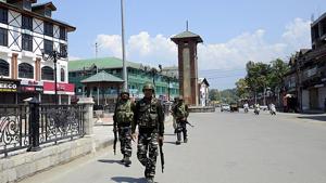 Army personnel patrol near Lal Chowk in Srinagar.(ANI Photo) Army personnel patrol near Lal Chowk in Srinagar.(ANI Photo)