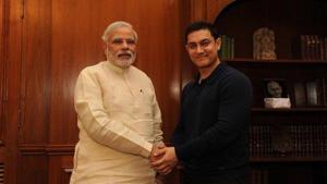 Prime Minister Narendra Modi on Wednesday wrote a thank you note to actor Aamir Khan who a day earlier had lauded the PM’s initiative to ban single-use plastic.(PMOIndia/Twitter) Prime Minister Narendra Modi on Wednesday wrote a thank you note to actor Aamir Khan who a day earlier had lauded the PM’s initiative to ban single-use plastic.(PMOIndia/Twitter)